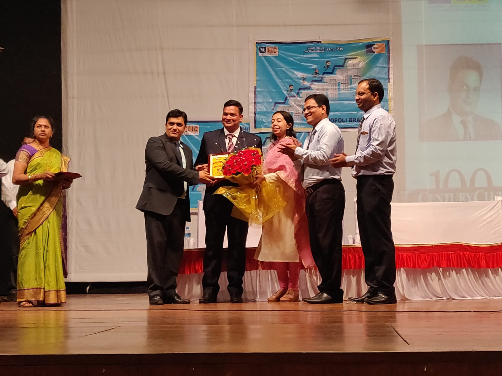 GALAXY CLUB MEMBER TROPHY BY LIC OFFICERS